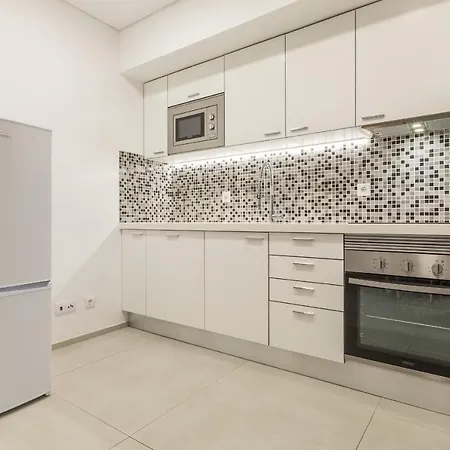 Correeira Luxury Residence T2 H - Albufeira, Pools, Wifi, Bbq, Beach Apartment