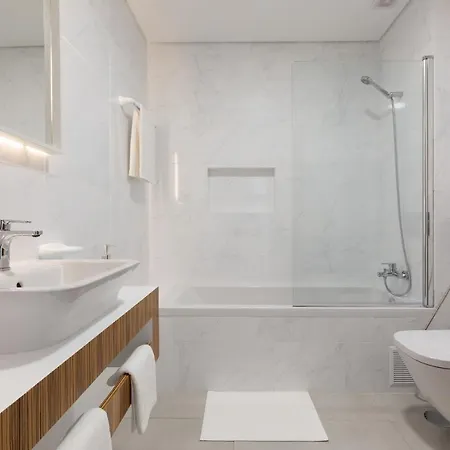 Correeira Luxury Residence T2 H - Albufeira, Pools, Wifi, Bbq, Beach Apartment *